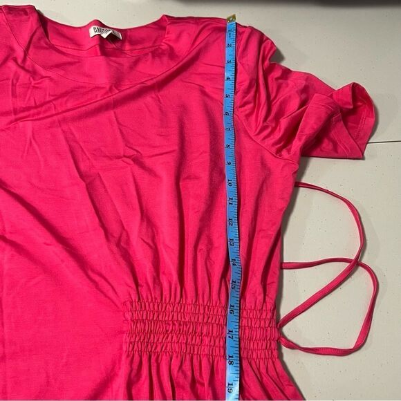 🆕 Badgley Mischka Shoulder Pad T-Shirt Dress With Side Detail in Hot Pink - Picture 8 of 11